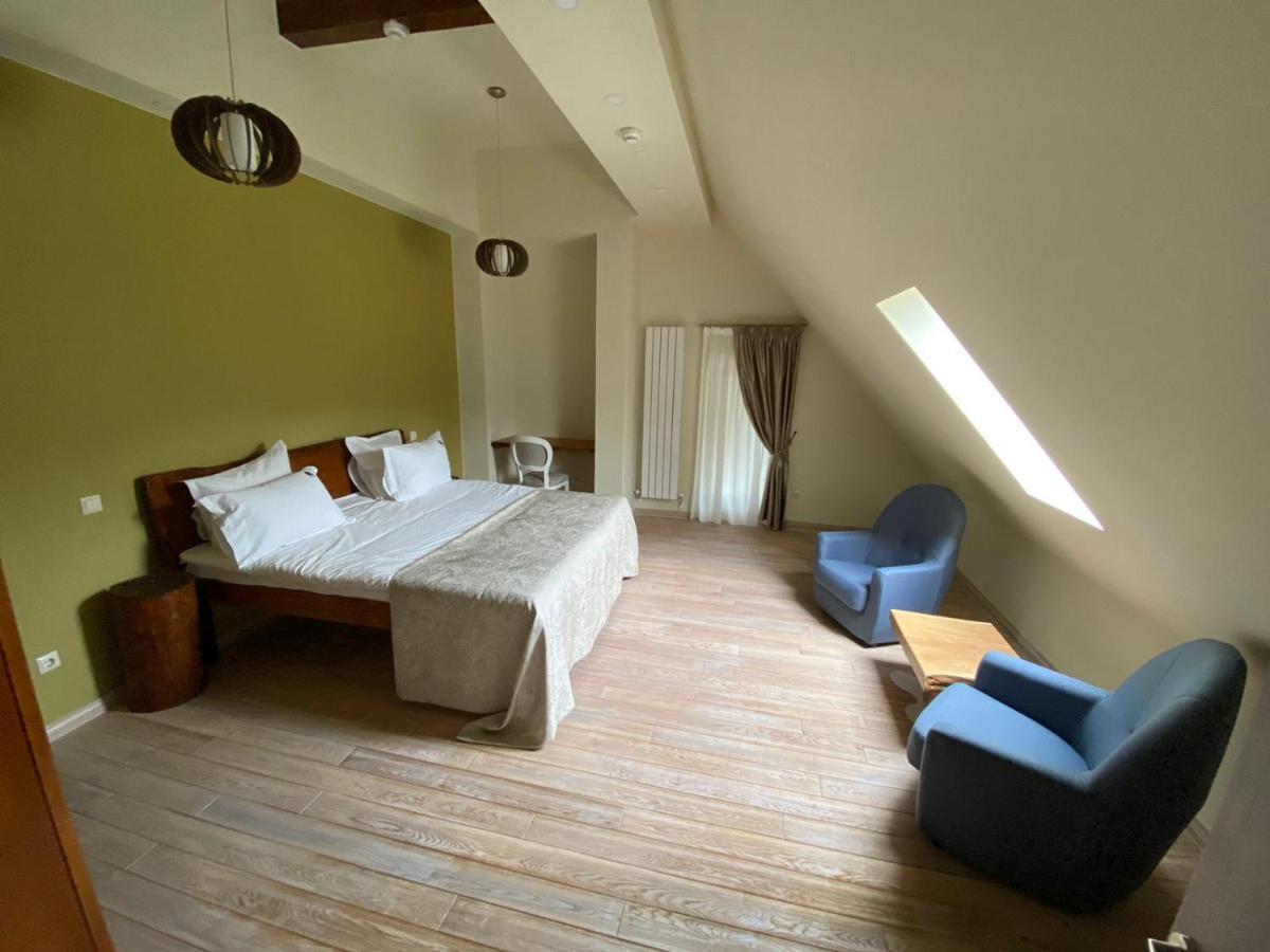 Hotel Casa Iustin Moroeni Esterno foto