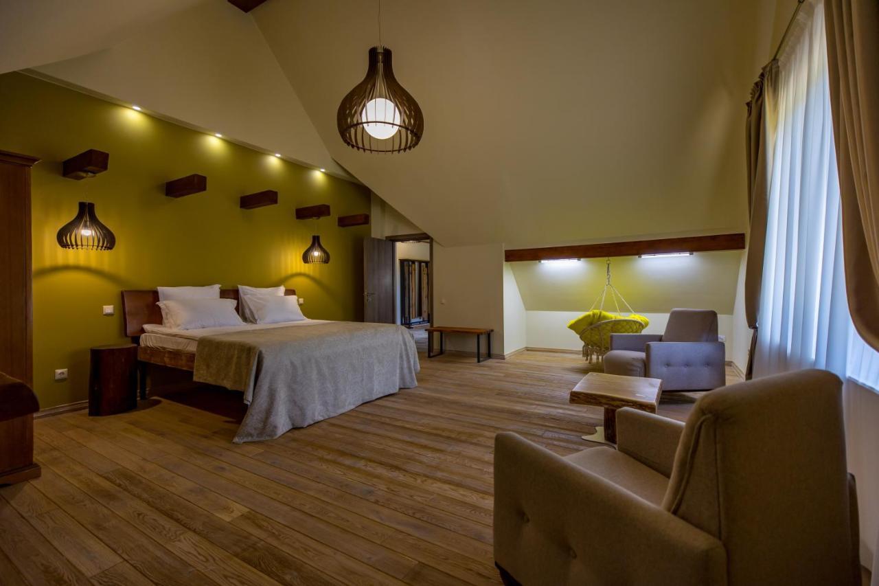 Hotel Casa Iustin Moroeni Esterno foto
