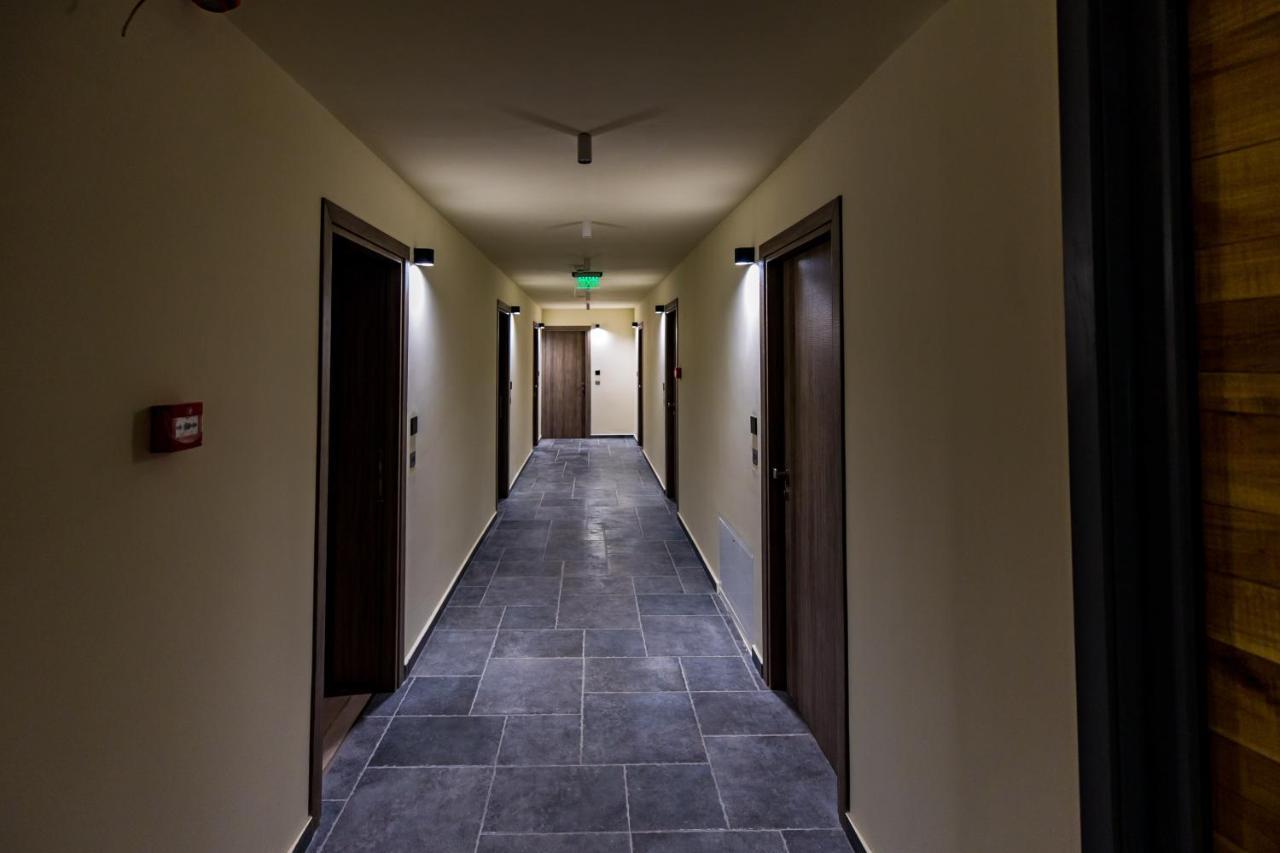 Hotel Casa Iustin Moroeni Esterno foto