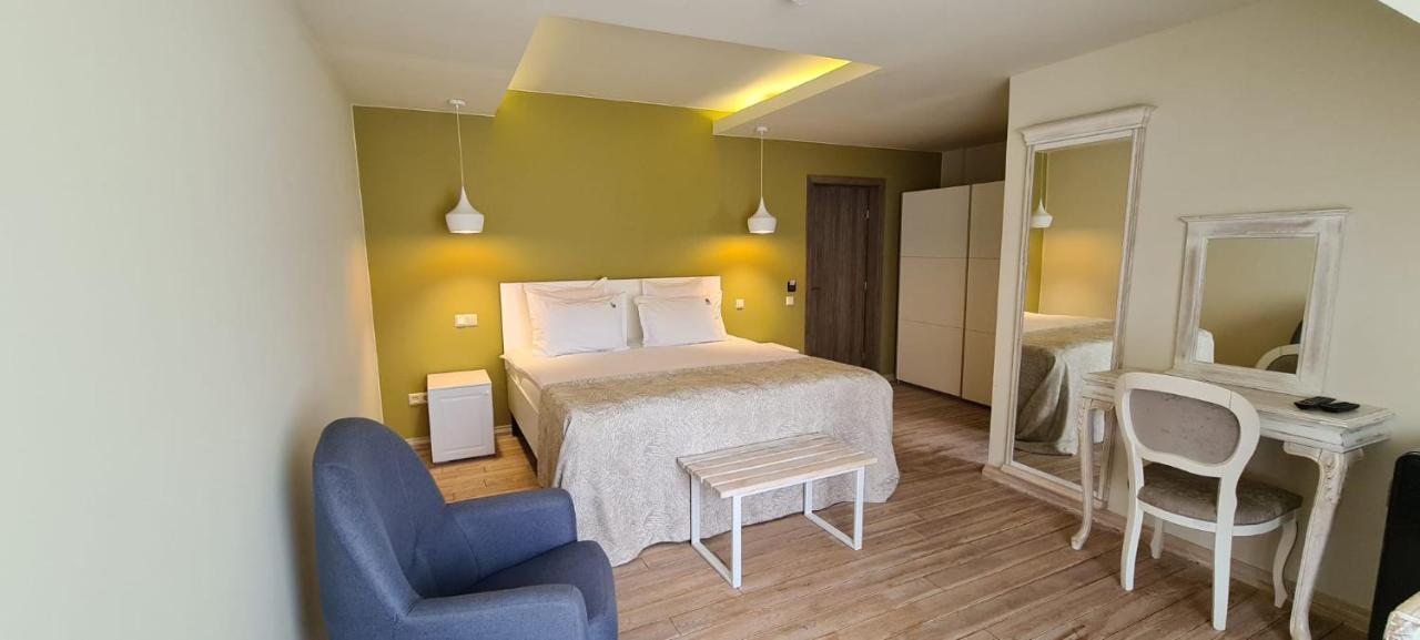 Hotel Casa Iustin Moroeni Esterno foto